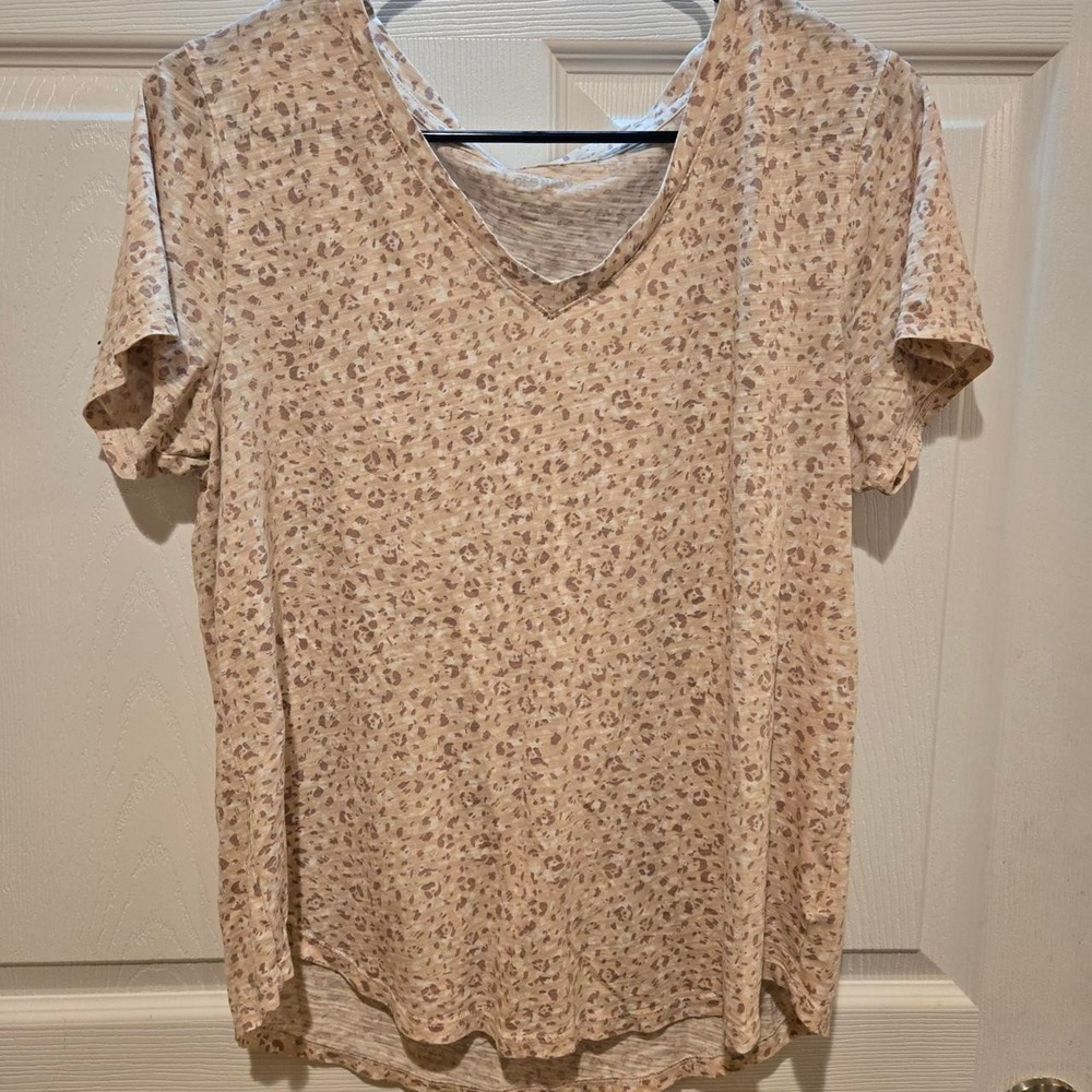 Old navy leopard print large v neck t-shirt womens